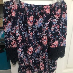 Off the shoulder shirt with lace detail